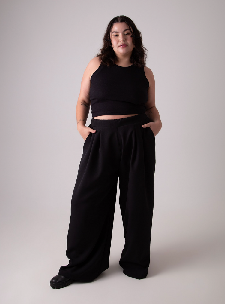 Calça alfaiataria estilo pantalona na cor preta