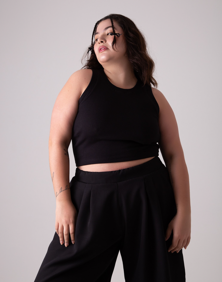 Tank top na cor preta