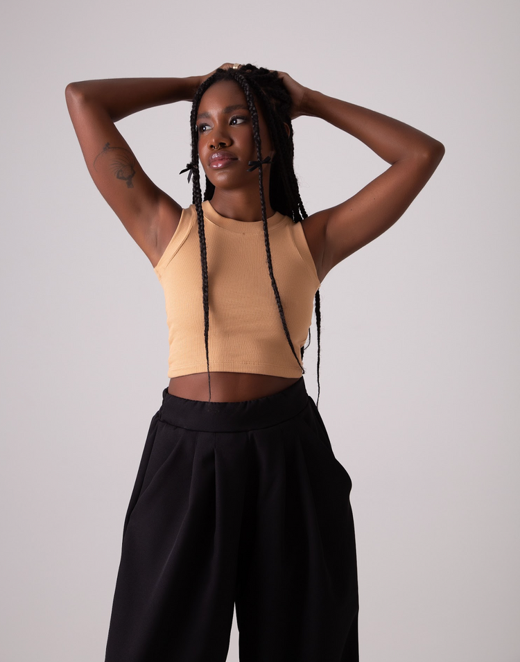 Tank top na cor caramelo