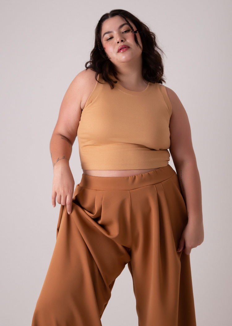 Tank top na cor caramelo