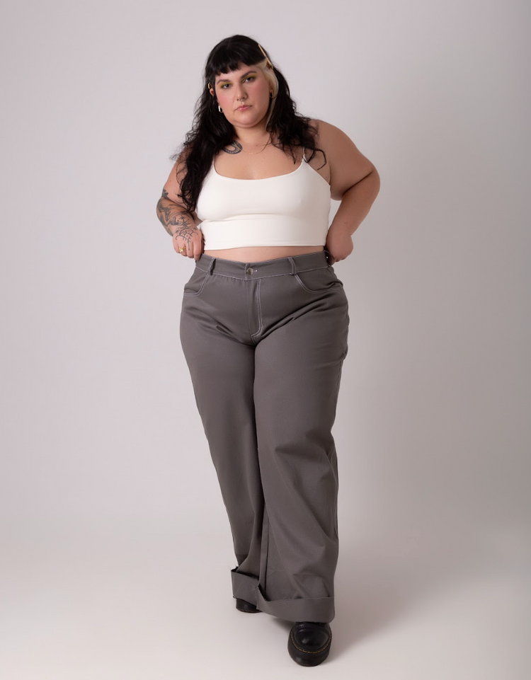 Calça modelagem baggy com cintura média na cor cinza