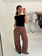 calça jeans ajustável wide mocha
