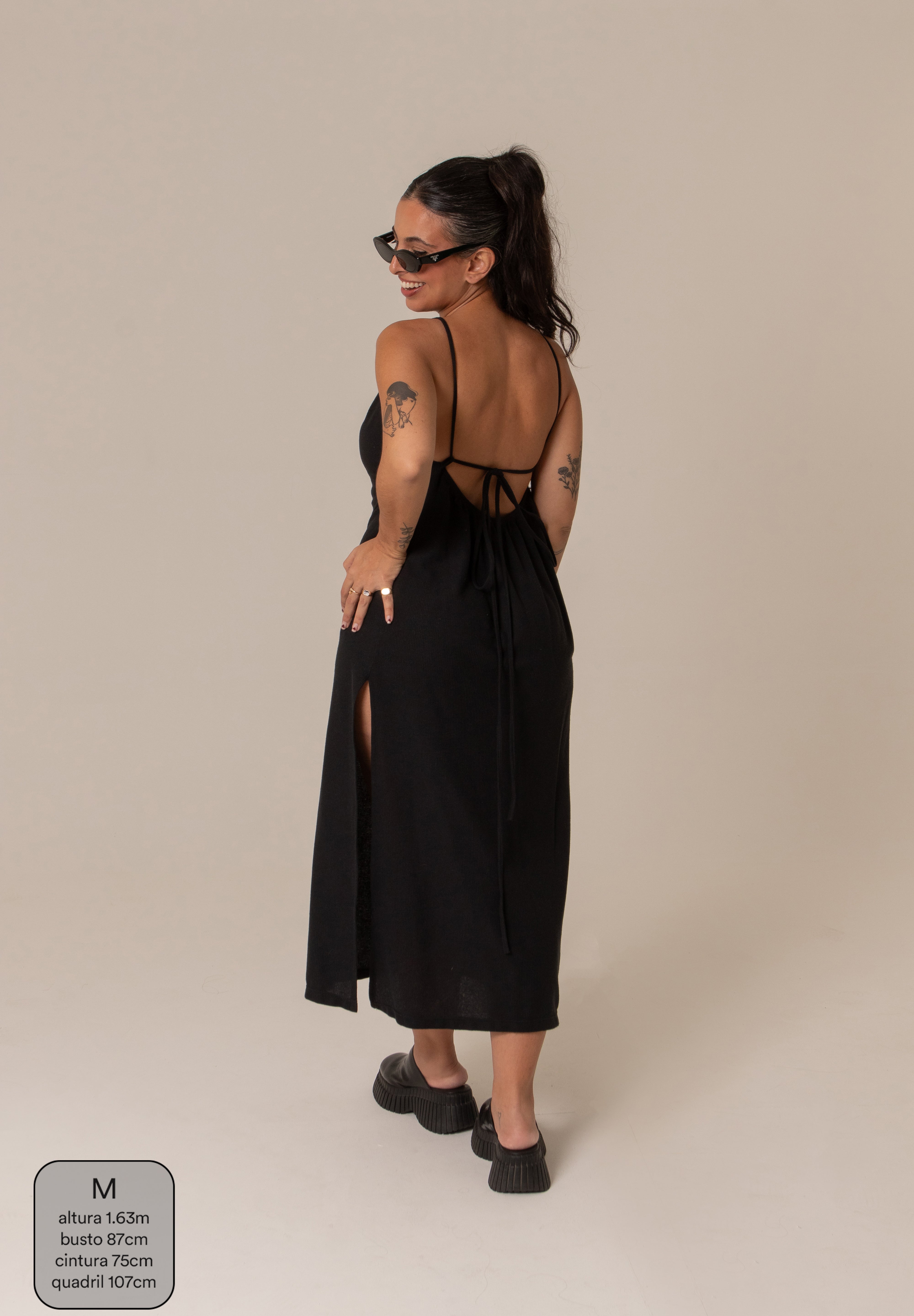 vestido comfy | vestido costas abertas com fenda lateral