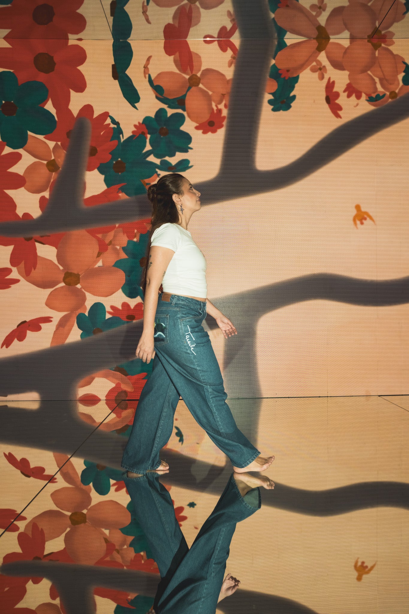 calça jeans ajustável lua | collab tarsila do amaral