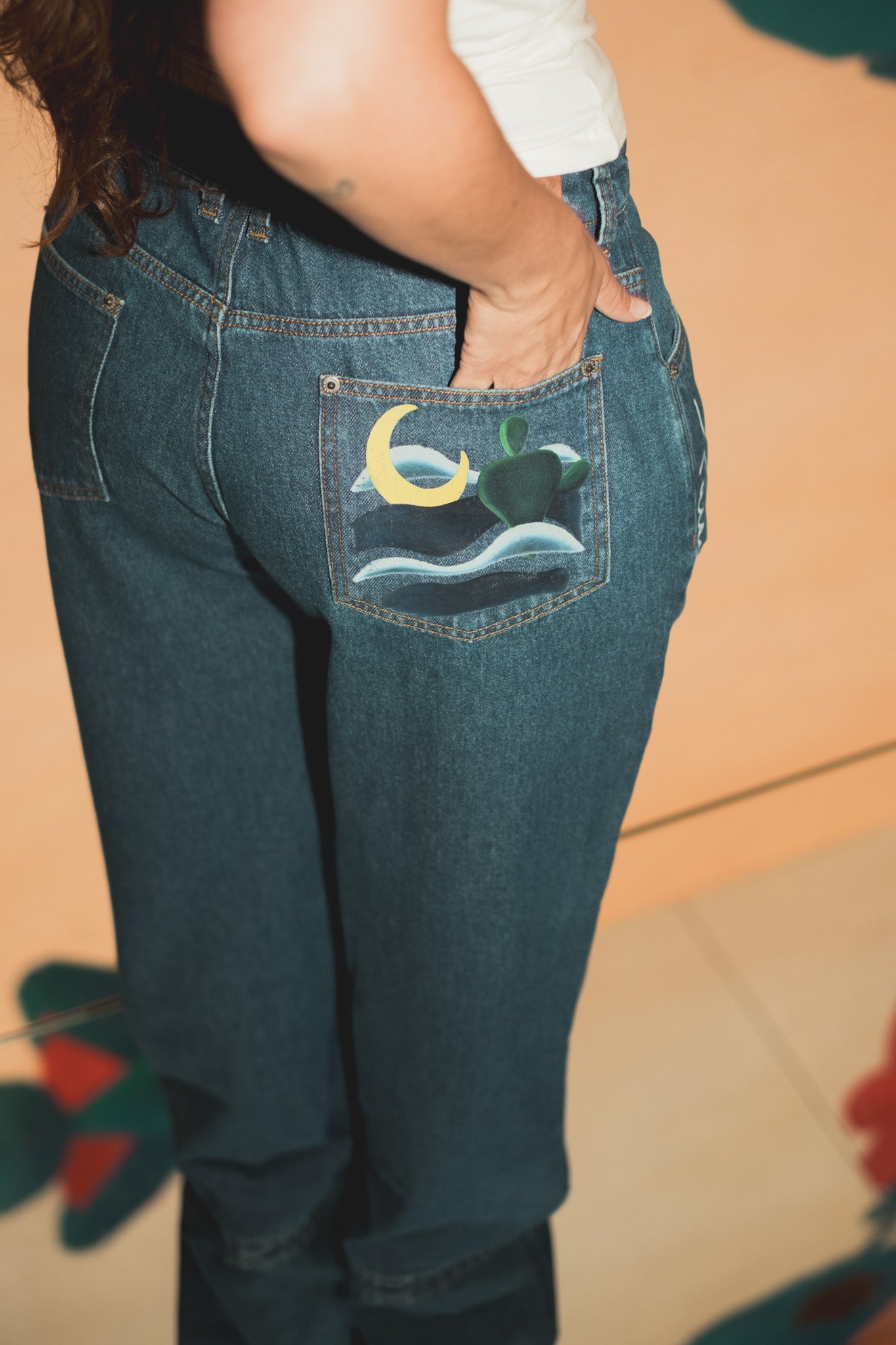 calça jeans ajustável lua | collab tarsila do amaral