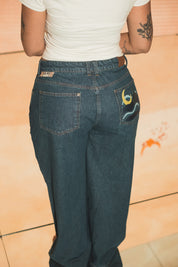 calça jeans ajustável lua | collab tarsila do amaral