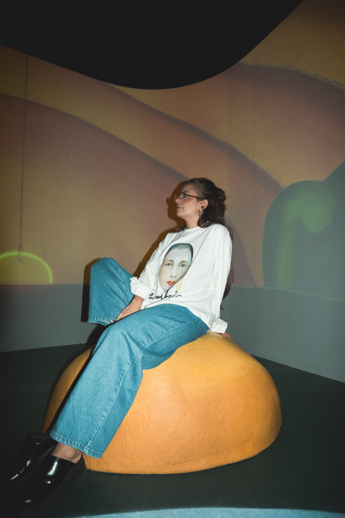 calça jeans ajustável abaporu | collab tarsila do amaral