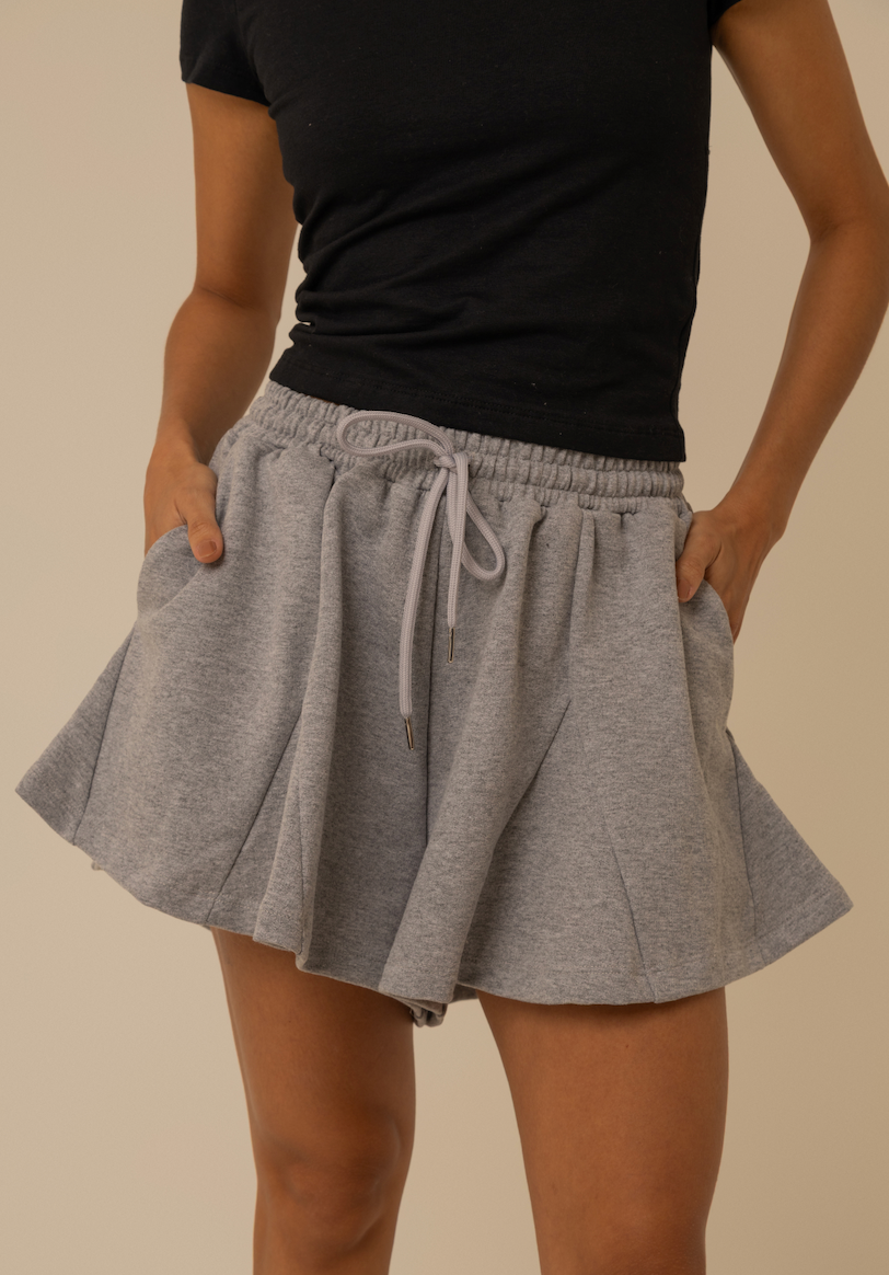 short de moletom recortes cozy | short moletom feminino com cós de elástico e cordão
