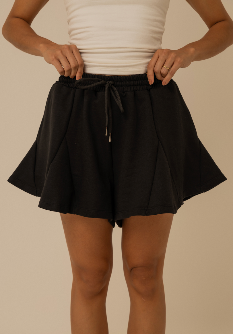 short de moletom recortes cozy | short moletom feminino com cós de elástico e cordão