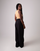 Calça alfaiataria estilo pantalona na cor preta