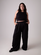 Calça alfaiataria estilo pantalona na cor preta