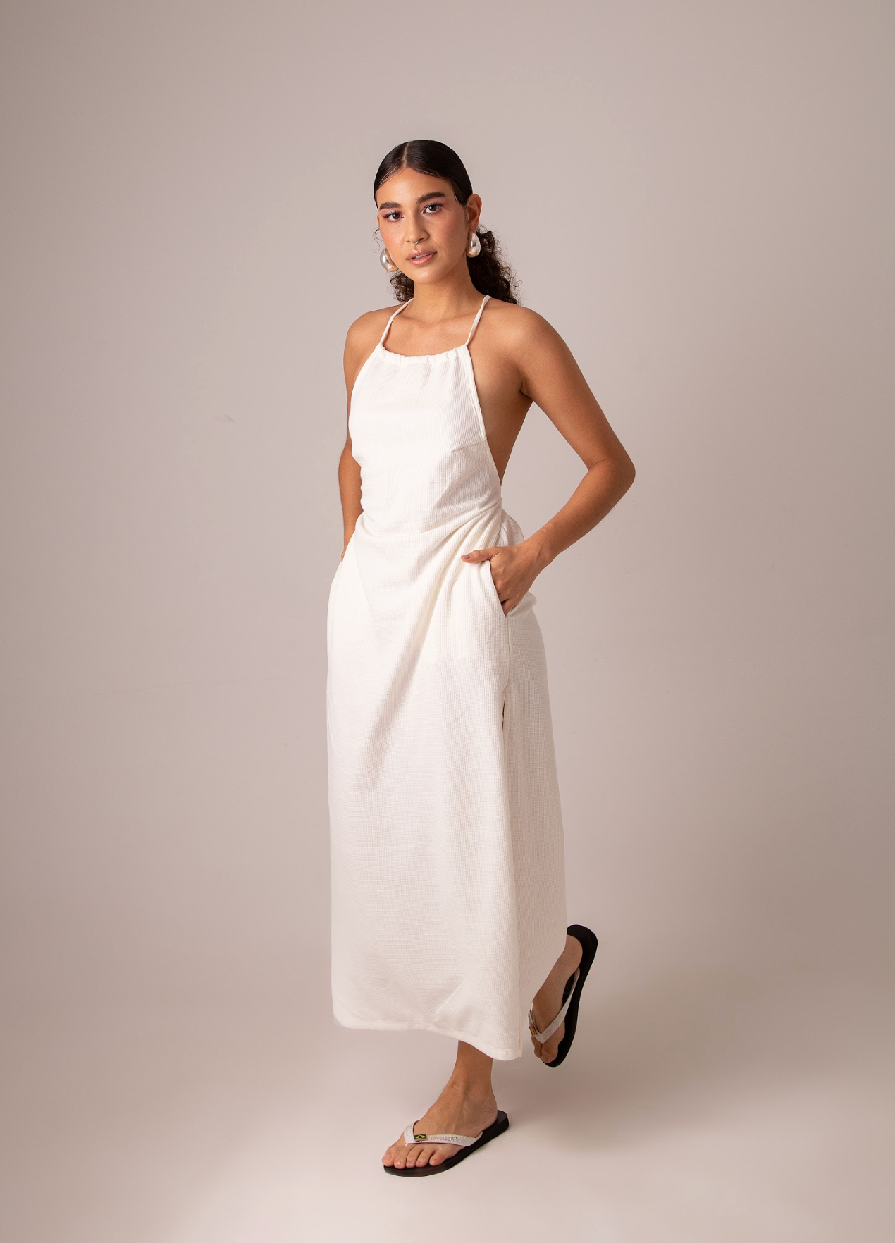 vestido comfy | vestido costas abertas com fenda lateral