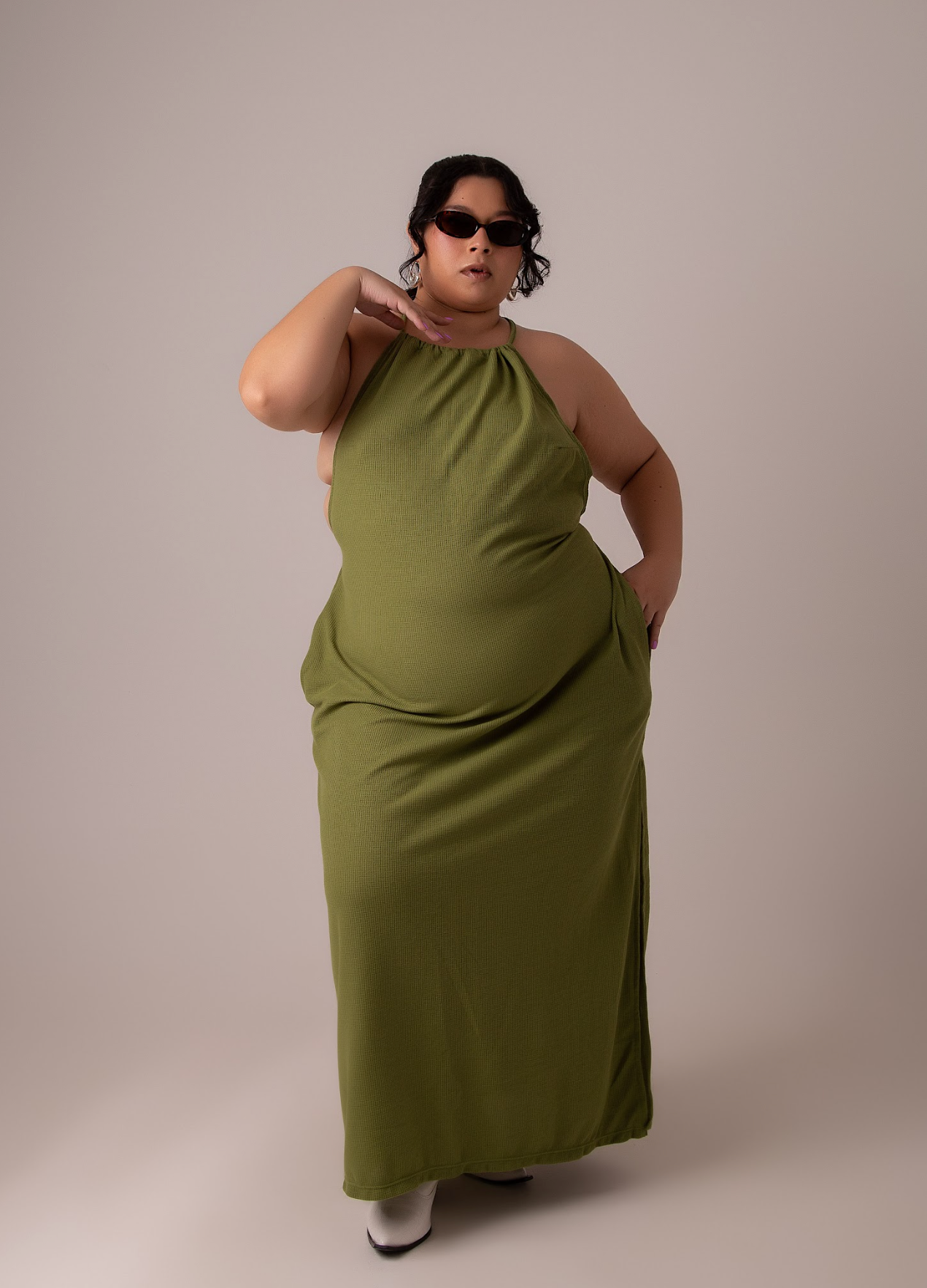 vestido comfy | vestido costas abertas com fenda lateral