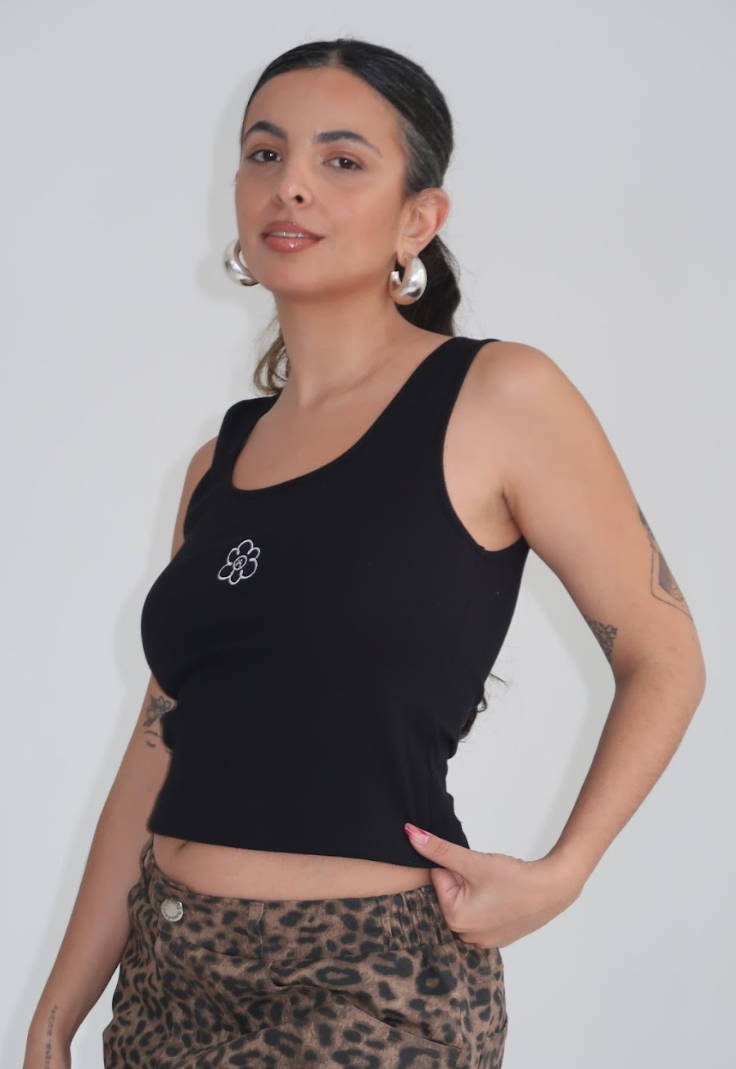 regata bordada florzinha triste |  tank top canelado gostosas também choram