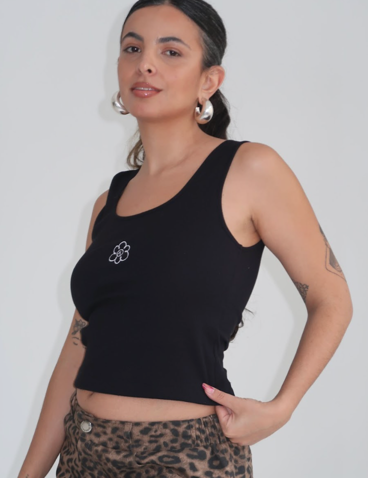 regata bordada florzinha triste |  tank top canelado gostosas também choram