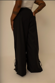 calça laço | calça alfaiataria com amarração na barra