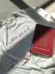 camisetão o livro que te lê collab manu xavier