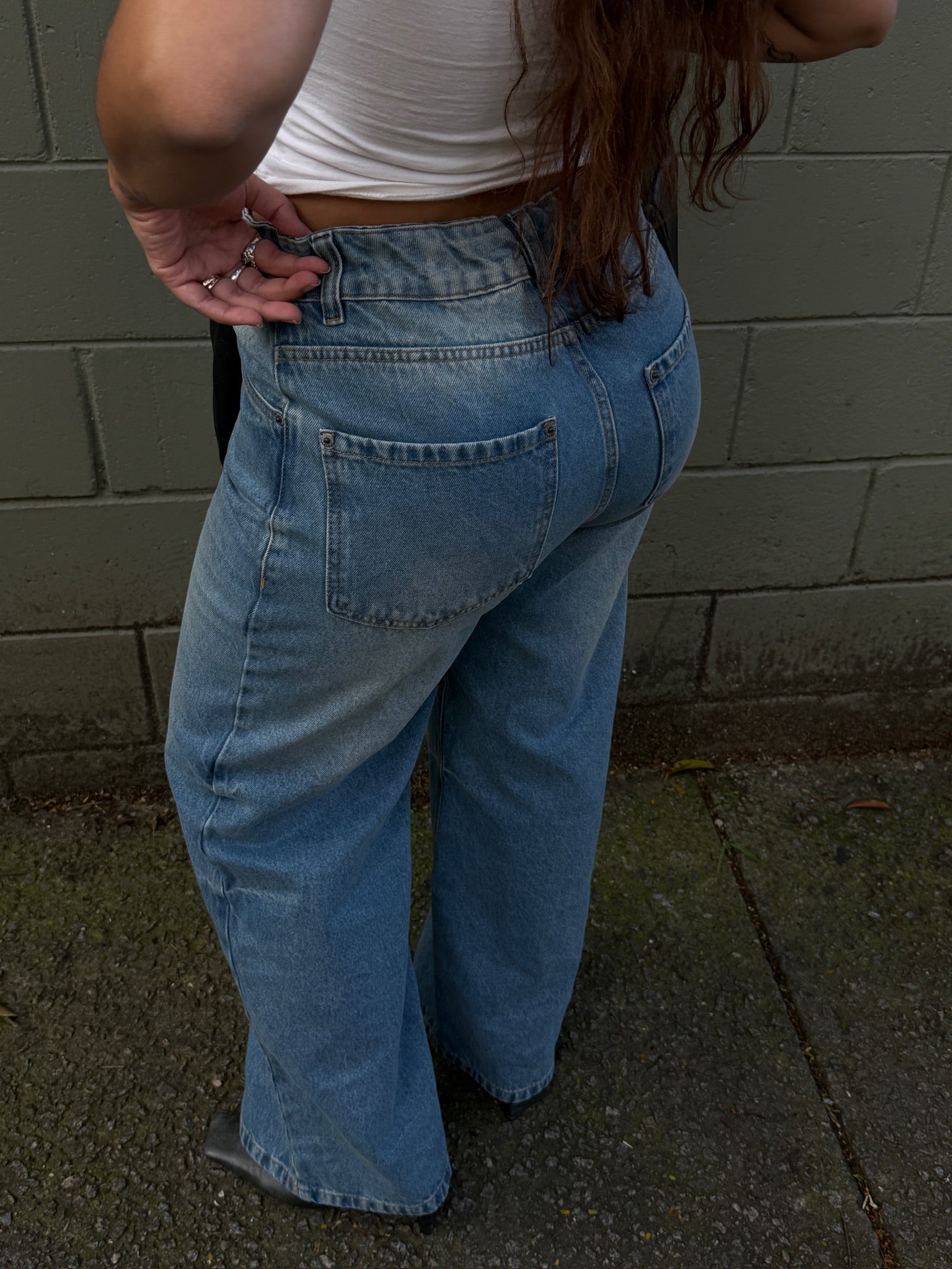 calça jeans ajustável wide acid wash