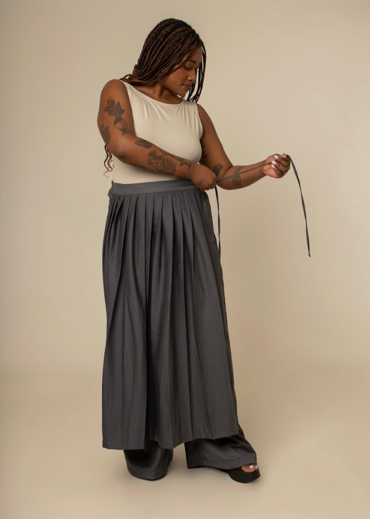 calça saia plissada collab frida & lela