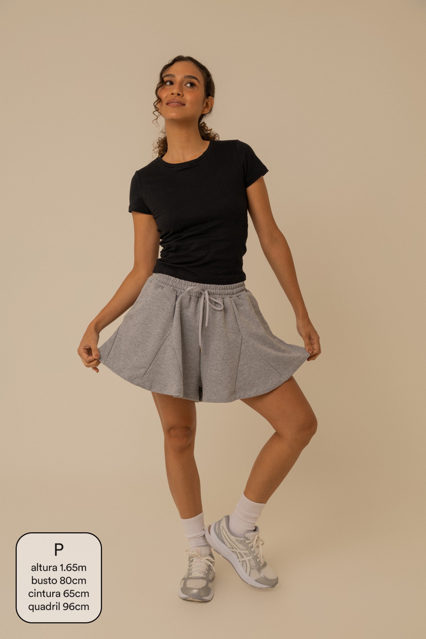 short de moletom recortes cozy | short moletom feminino com cós de elástico e cordão