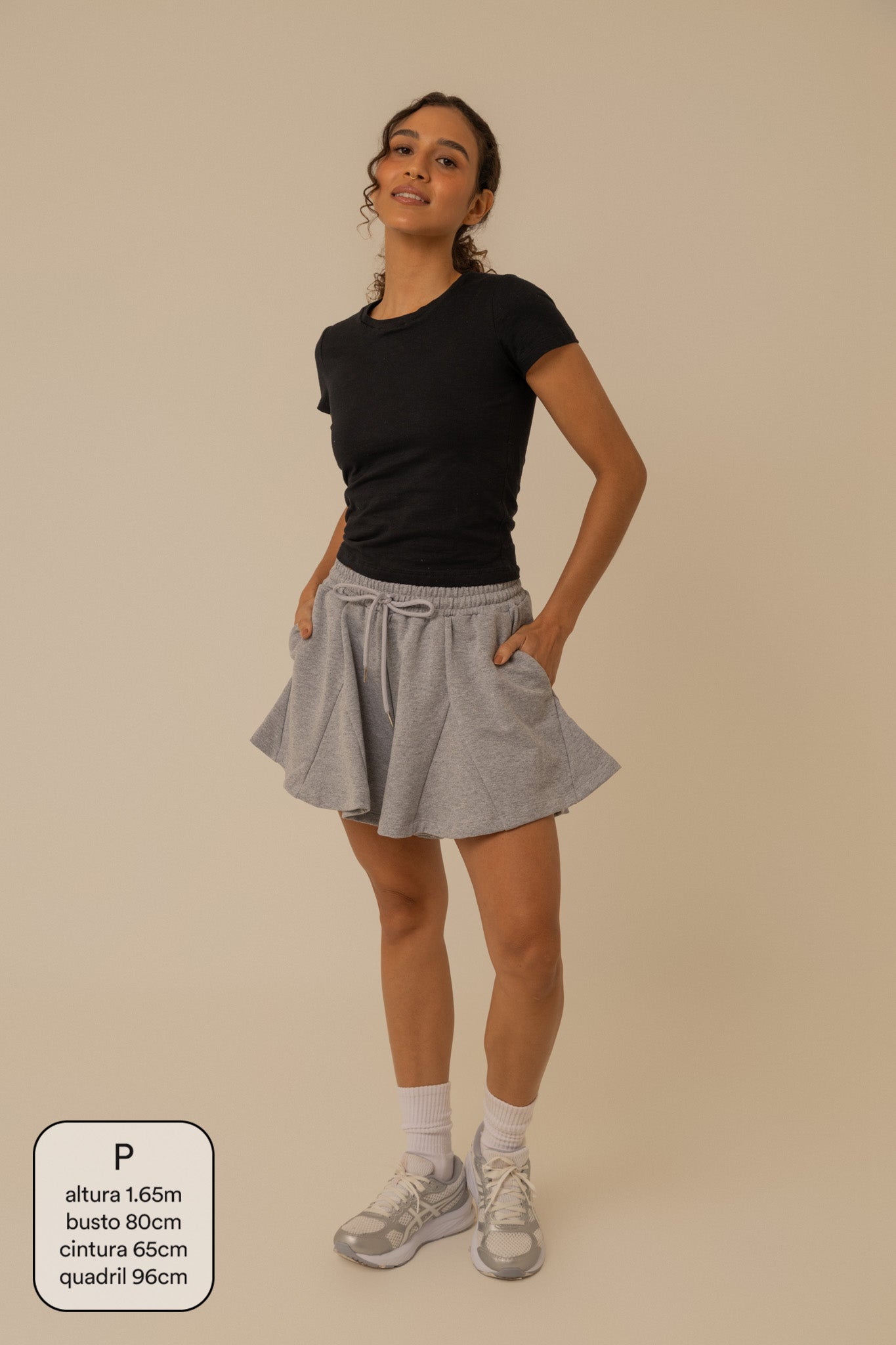 short de moletom recortes cozy | short moletom feminino com cós de elástico e cordão