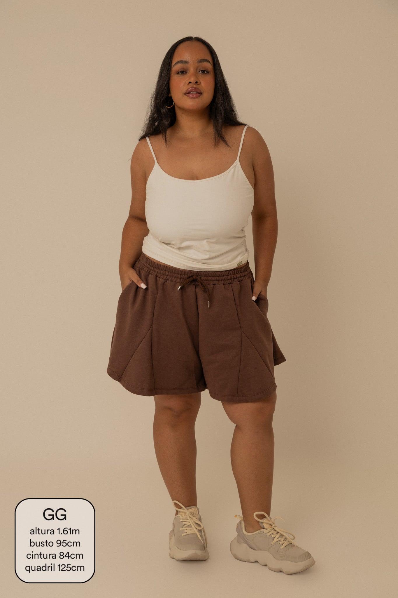 short de moletom recortes cozy | short moletom feminino com cós de elástico e cordão