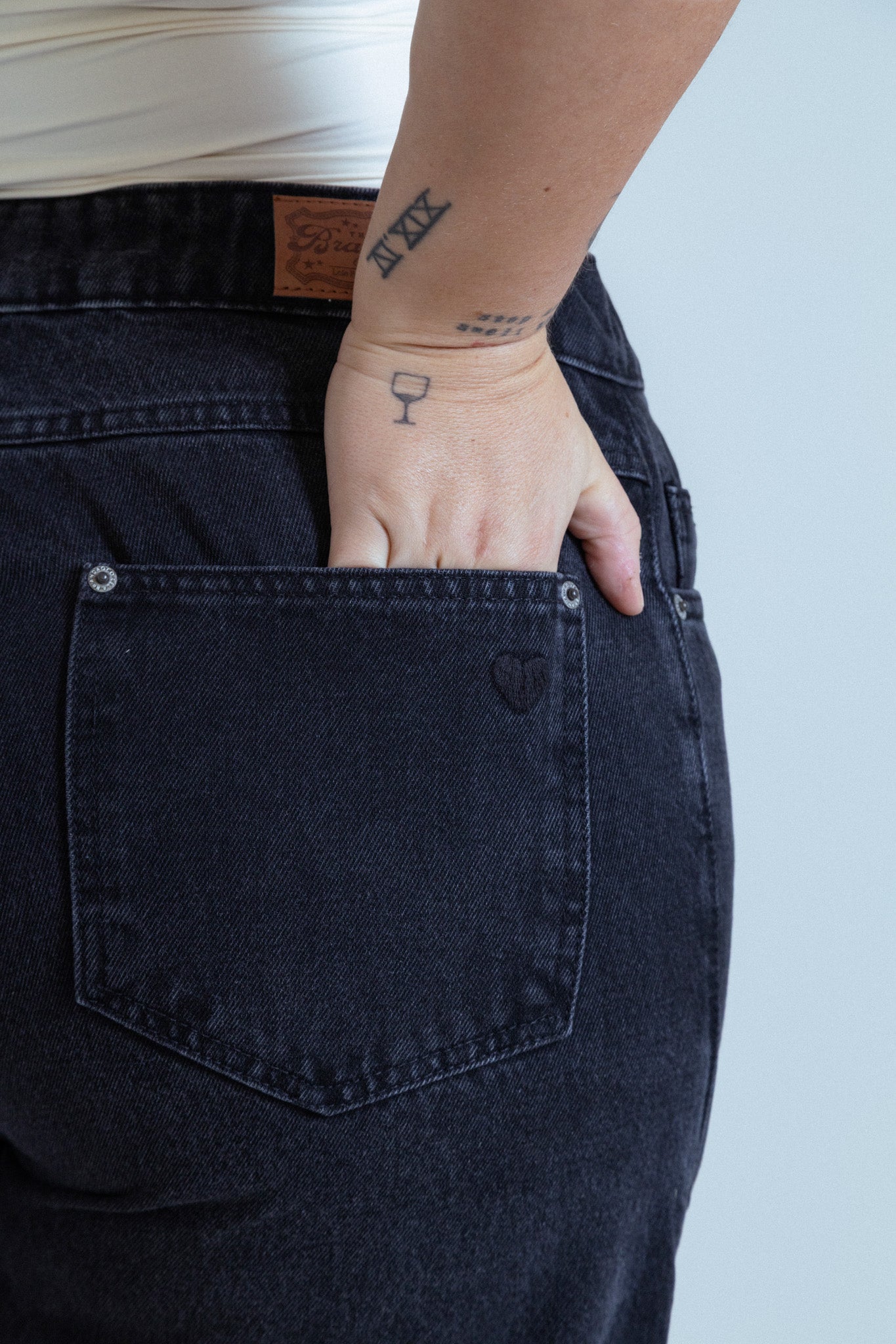 calça jeans ajustável mom midnight black