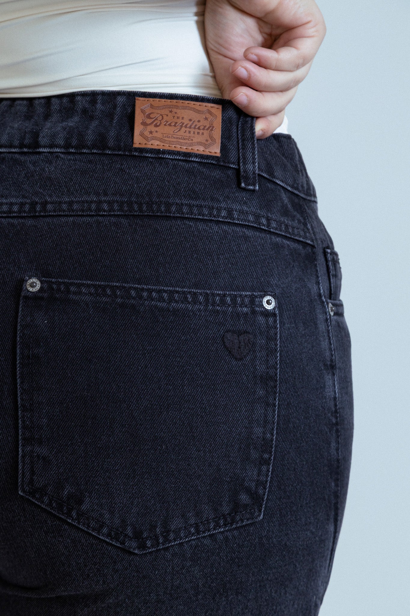 calça jeans ajustável mom midnight black