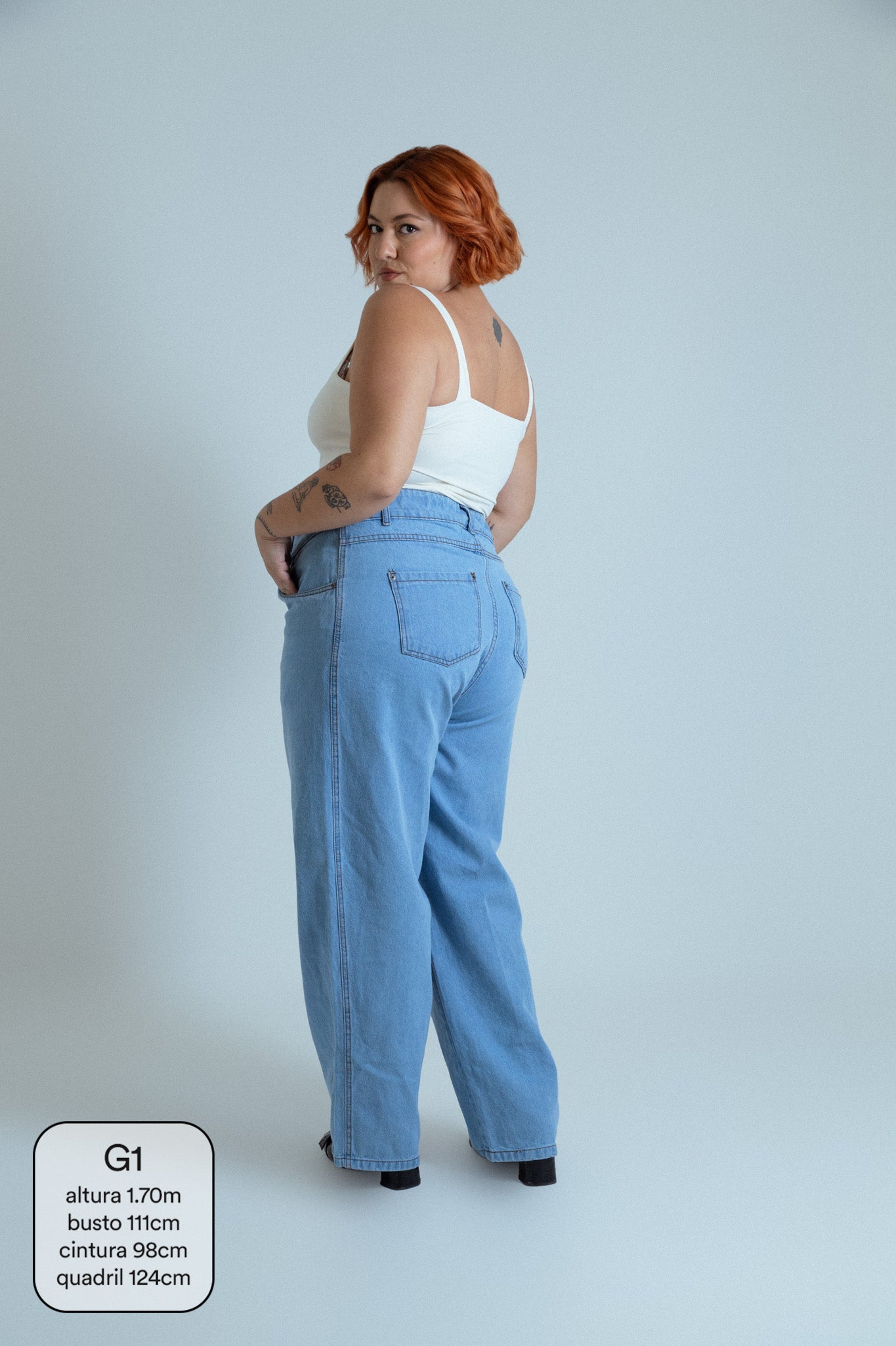 calça jeans ajustável mom light blue