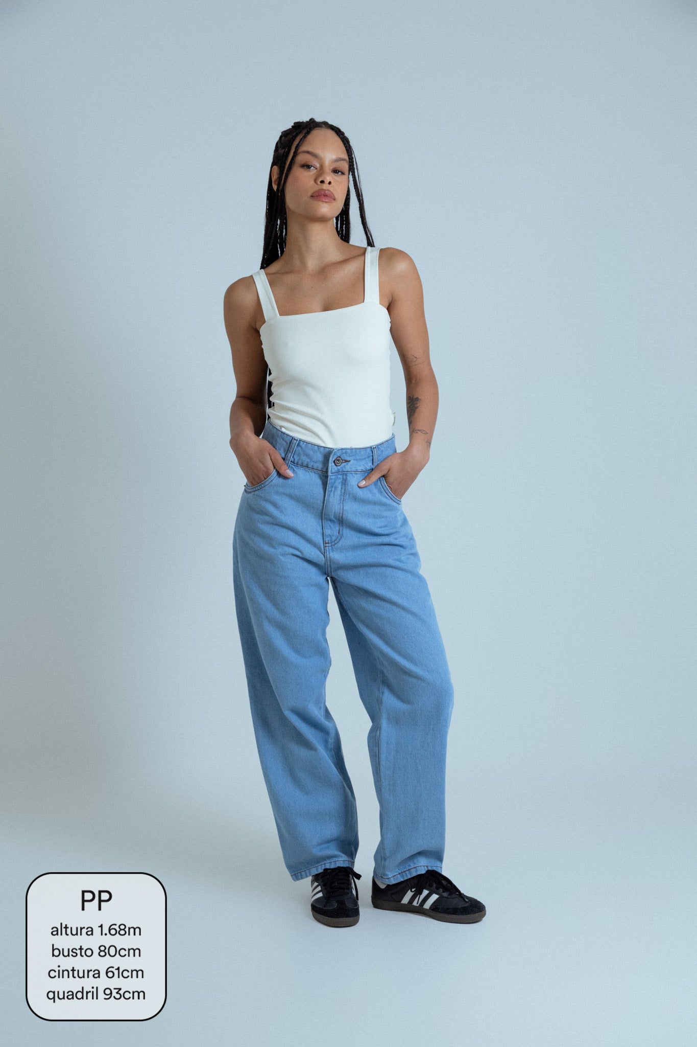 calça jeans ajustável mom light blue