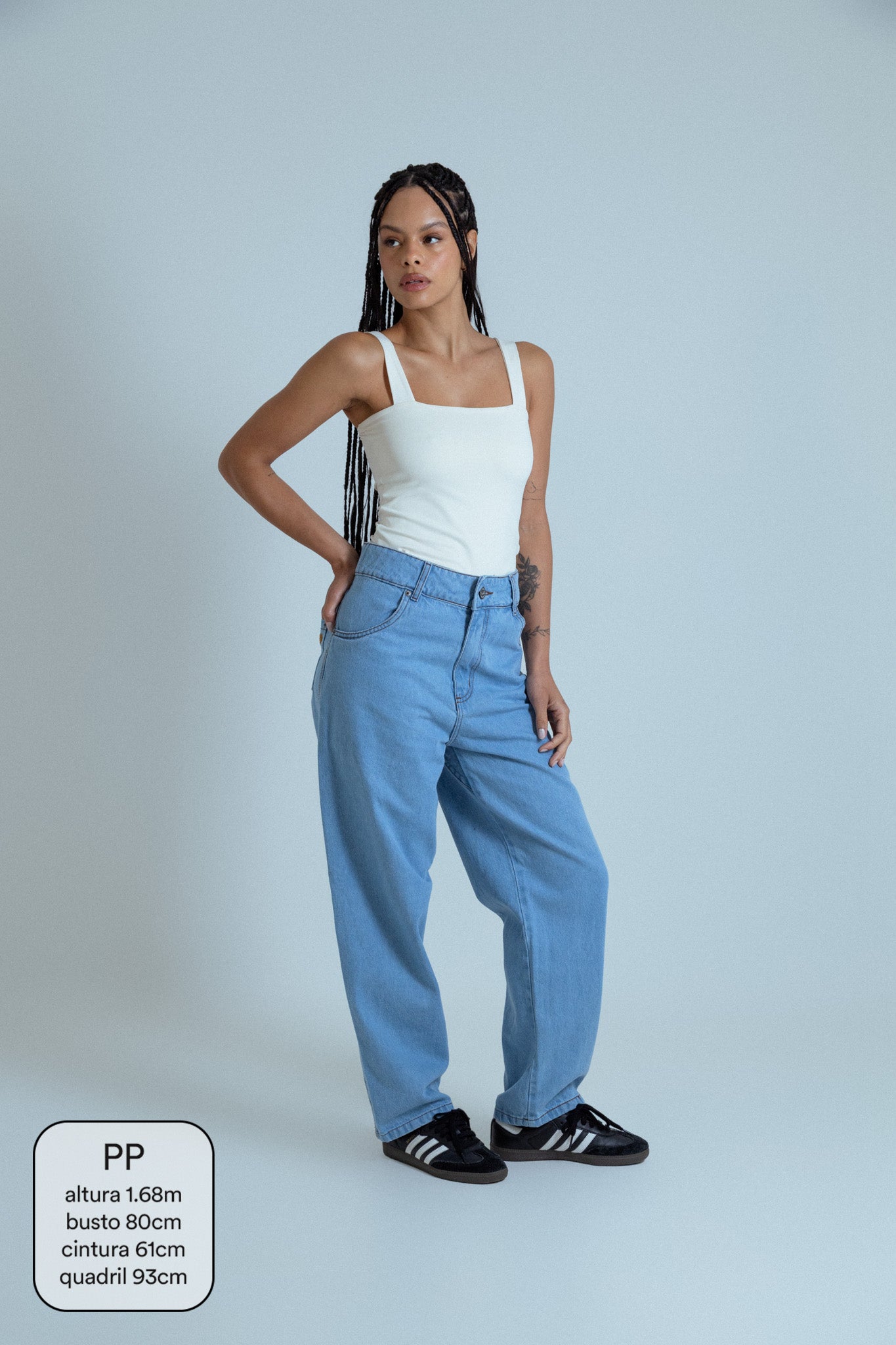 calça jeans ajustável mom light blue