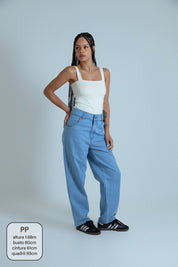 calça jeans ajustável mom light blue
