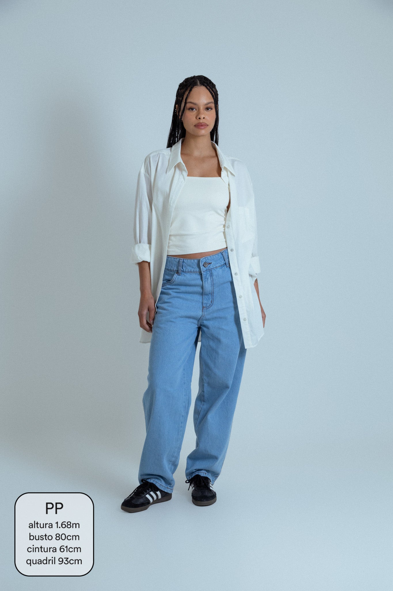 calça jeans ajustável mom light blue