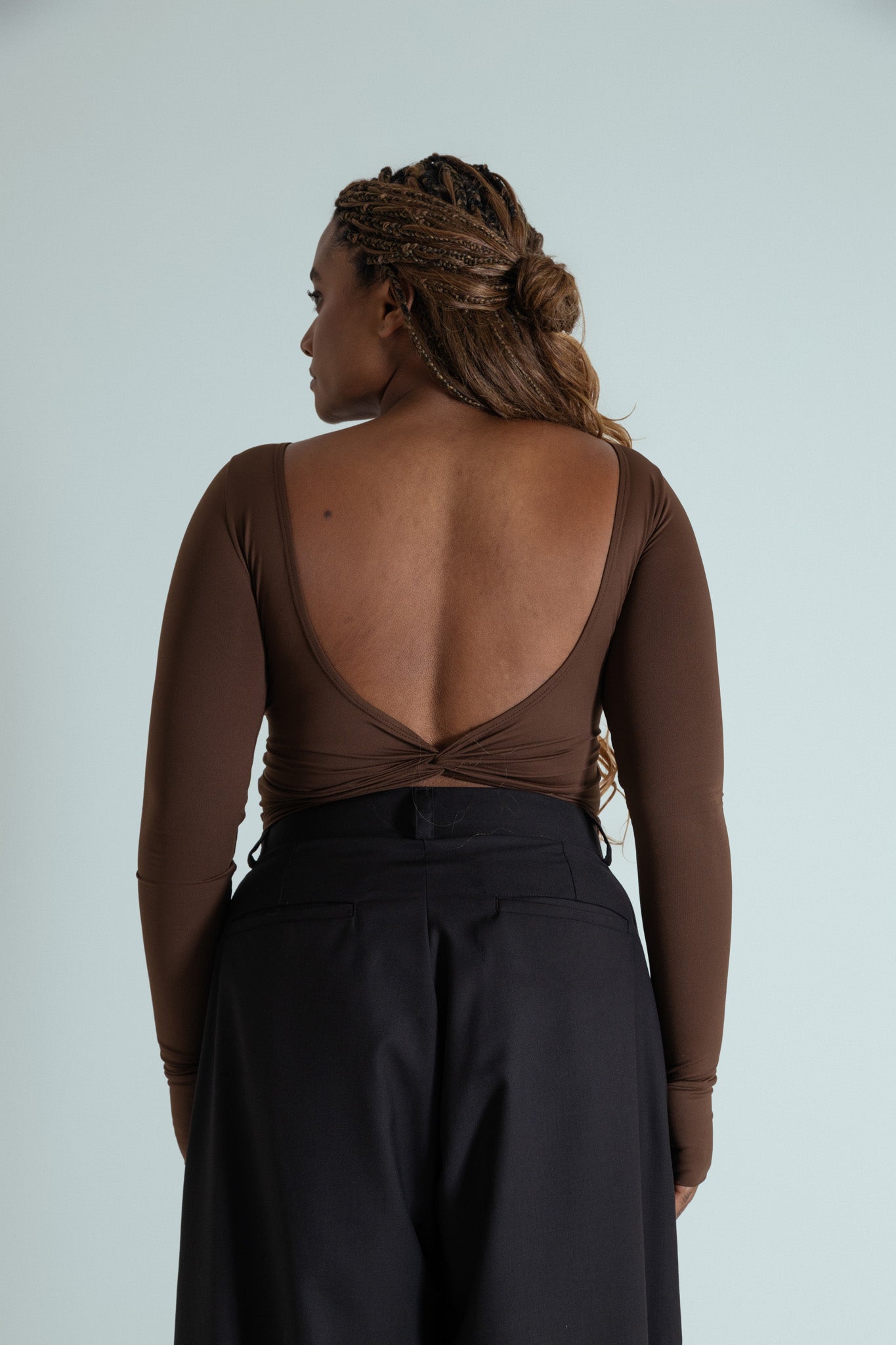 blusa decote costas manga longa dedinho
