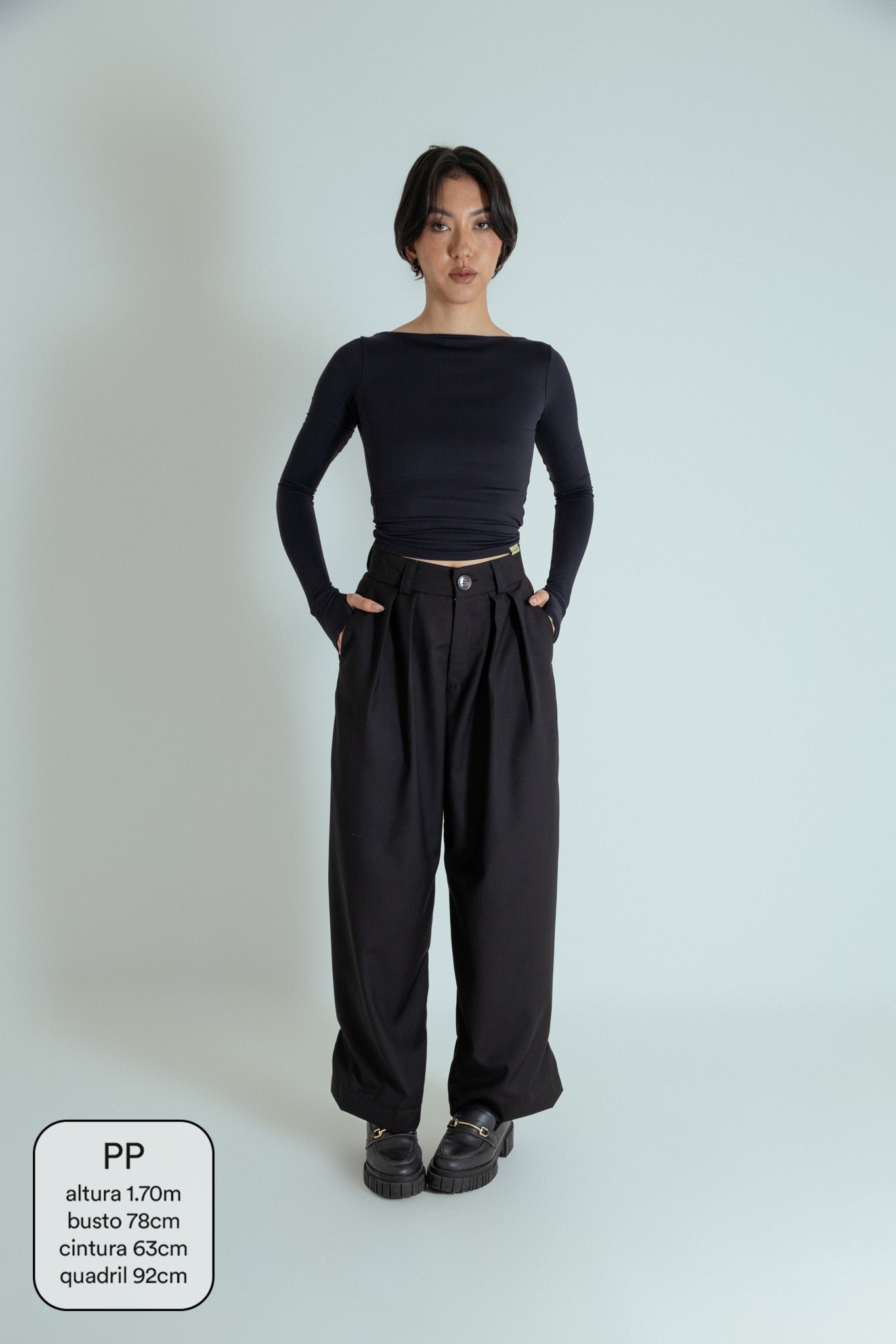 calça alfaiataria ajustável com botões