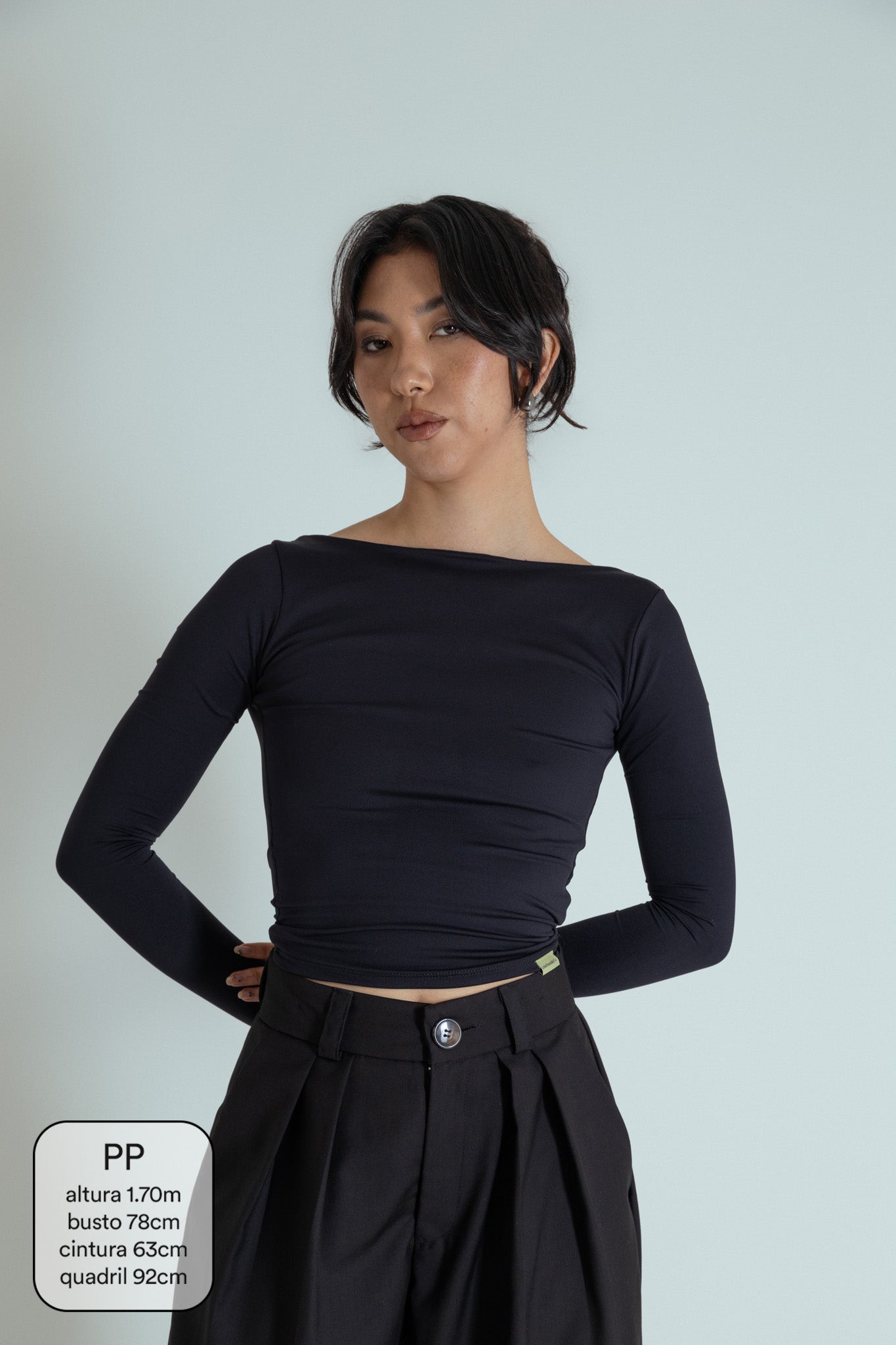 blusa decote costas manga longa dedinho