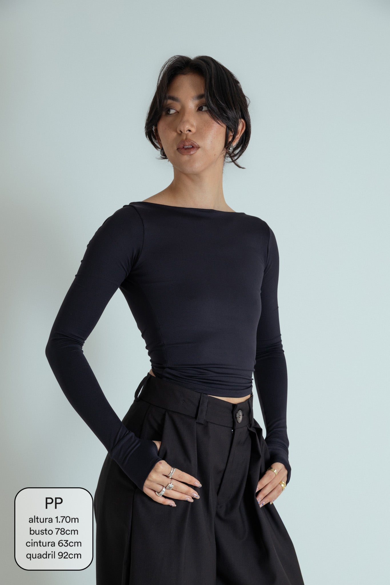 blusa decote costas manga longa dedinho