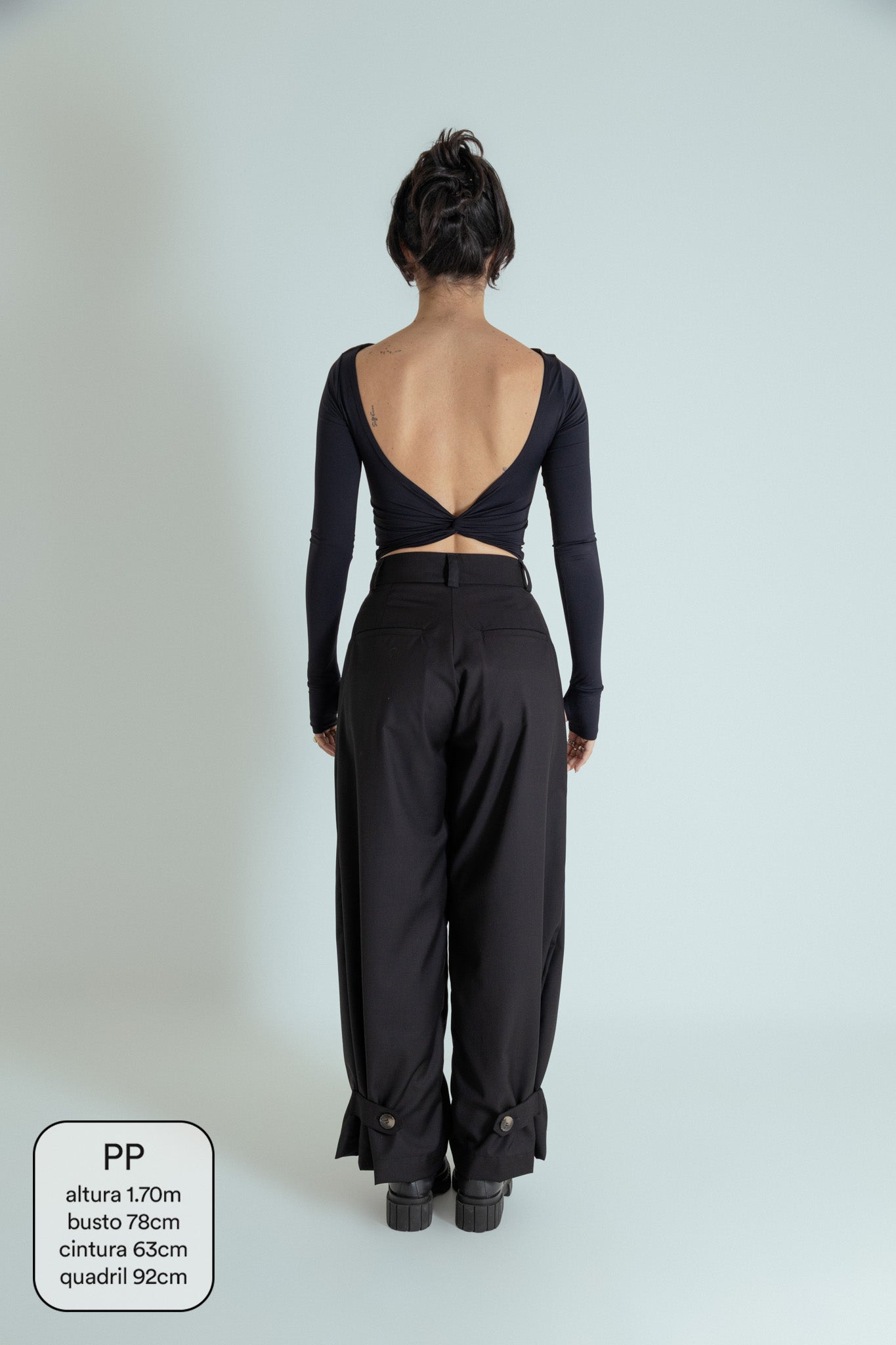 calça alfaiataria ajustável com botões