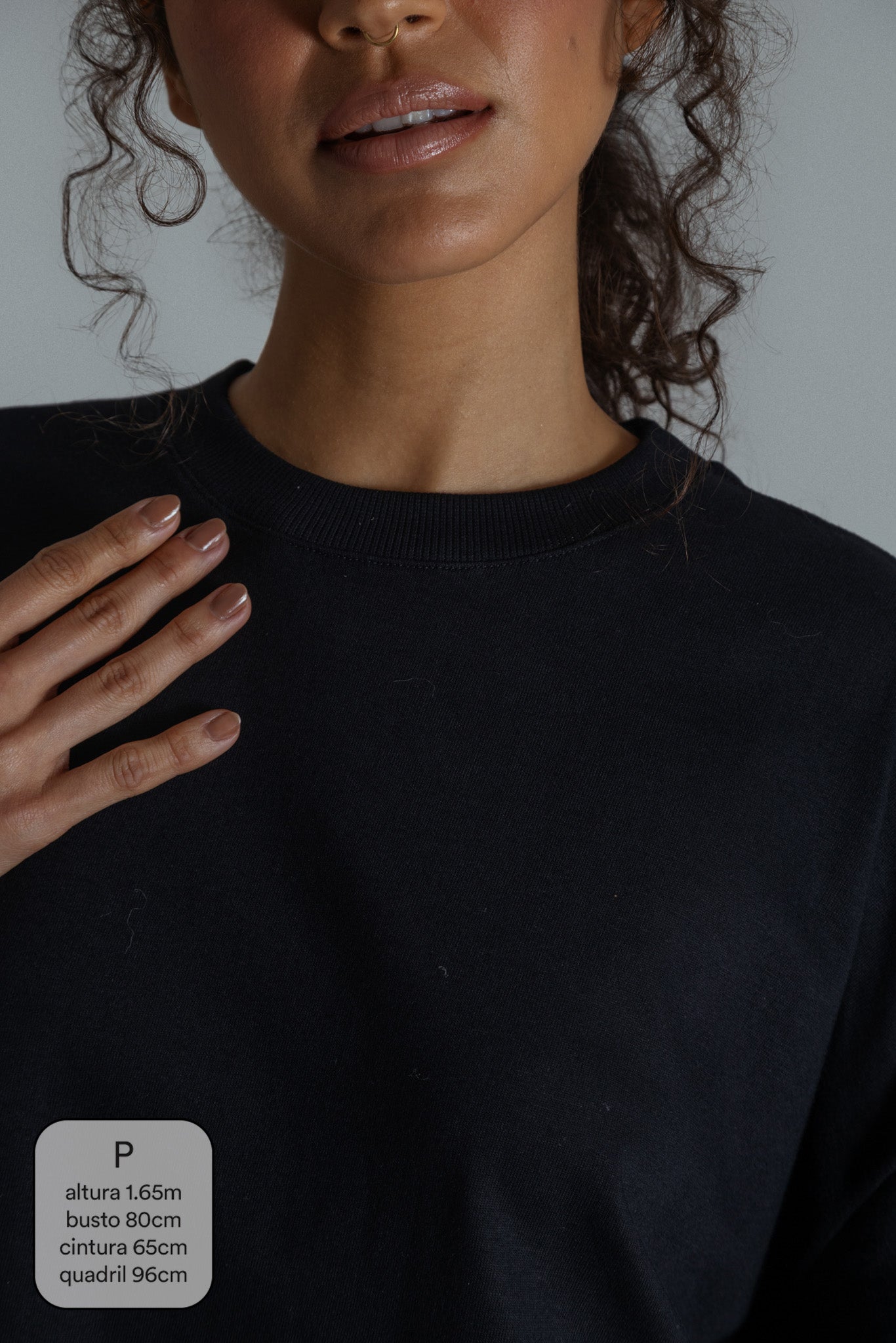 camisetão oversized com renda