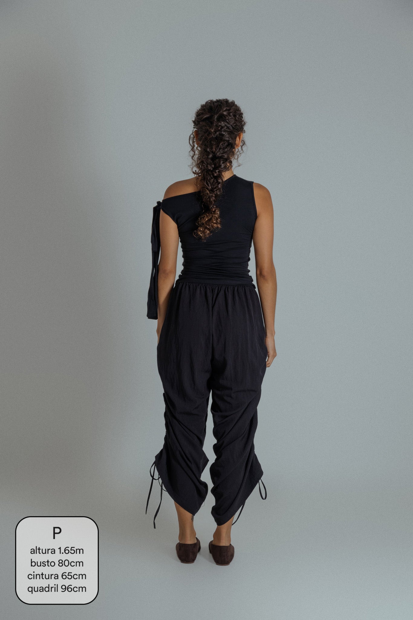 calça franzida com altura ajustável