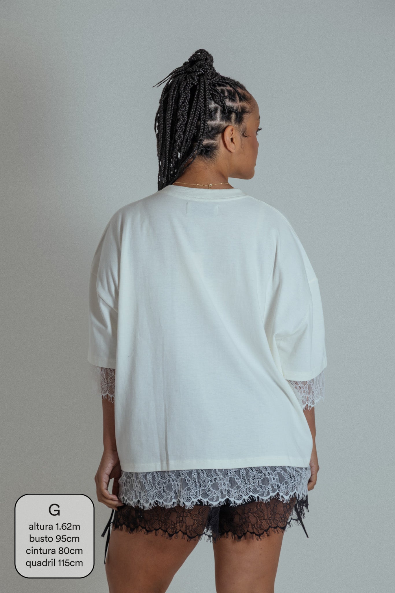 camisetão oversized com renda