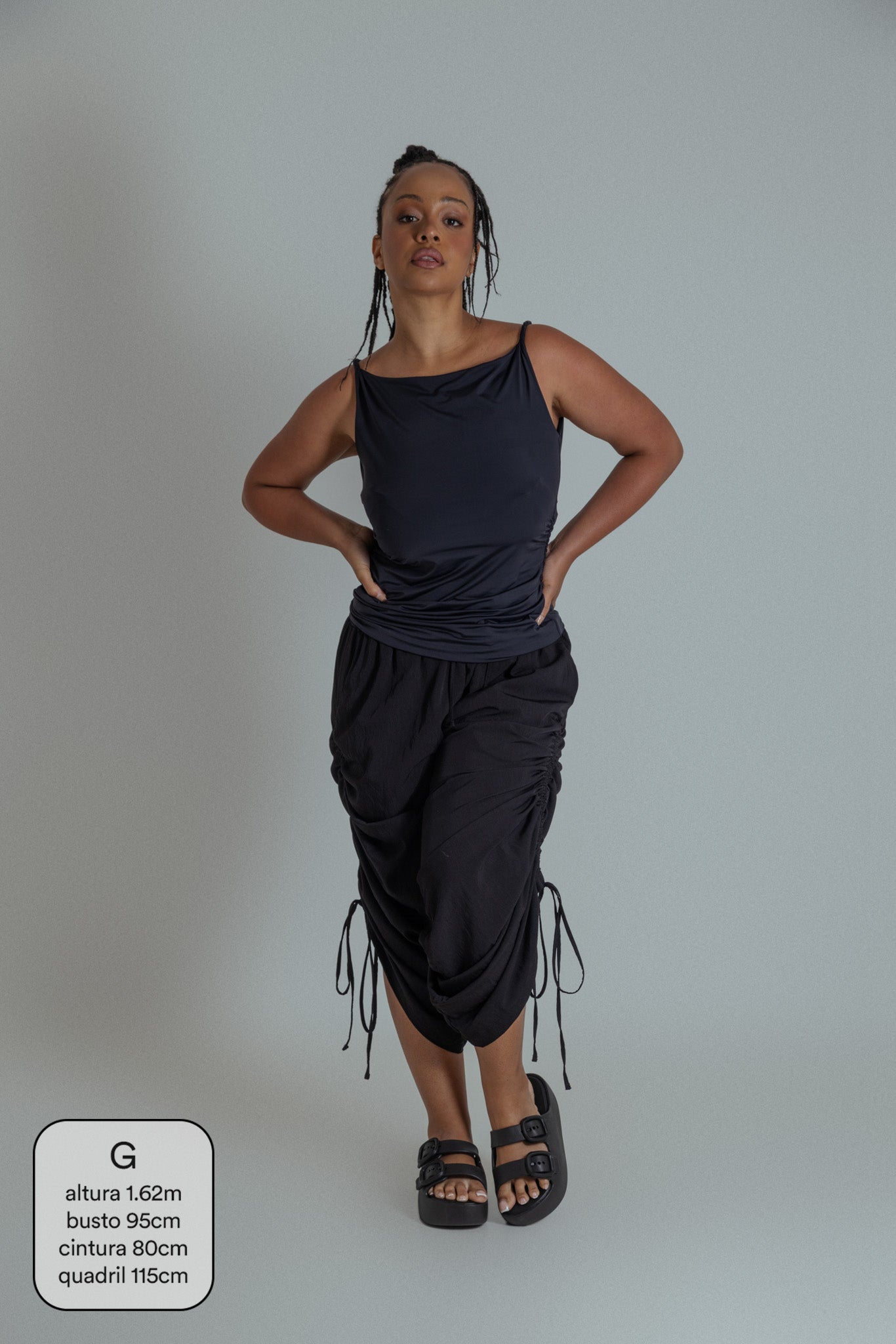 calça franzida com altura ajustável
