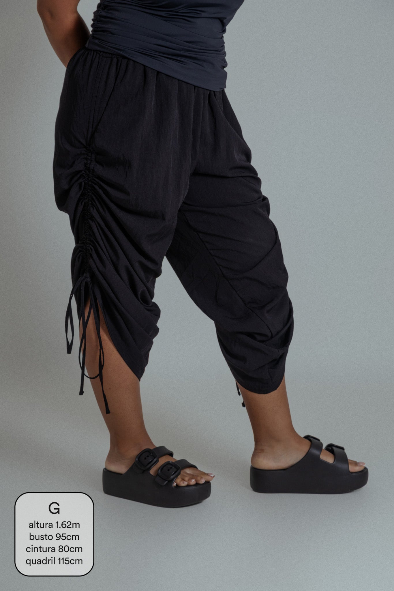 calça franzida com altura ajustável