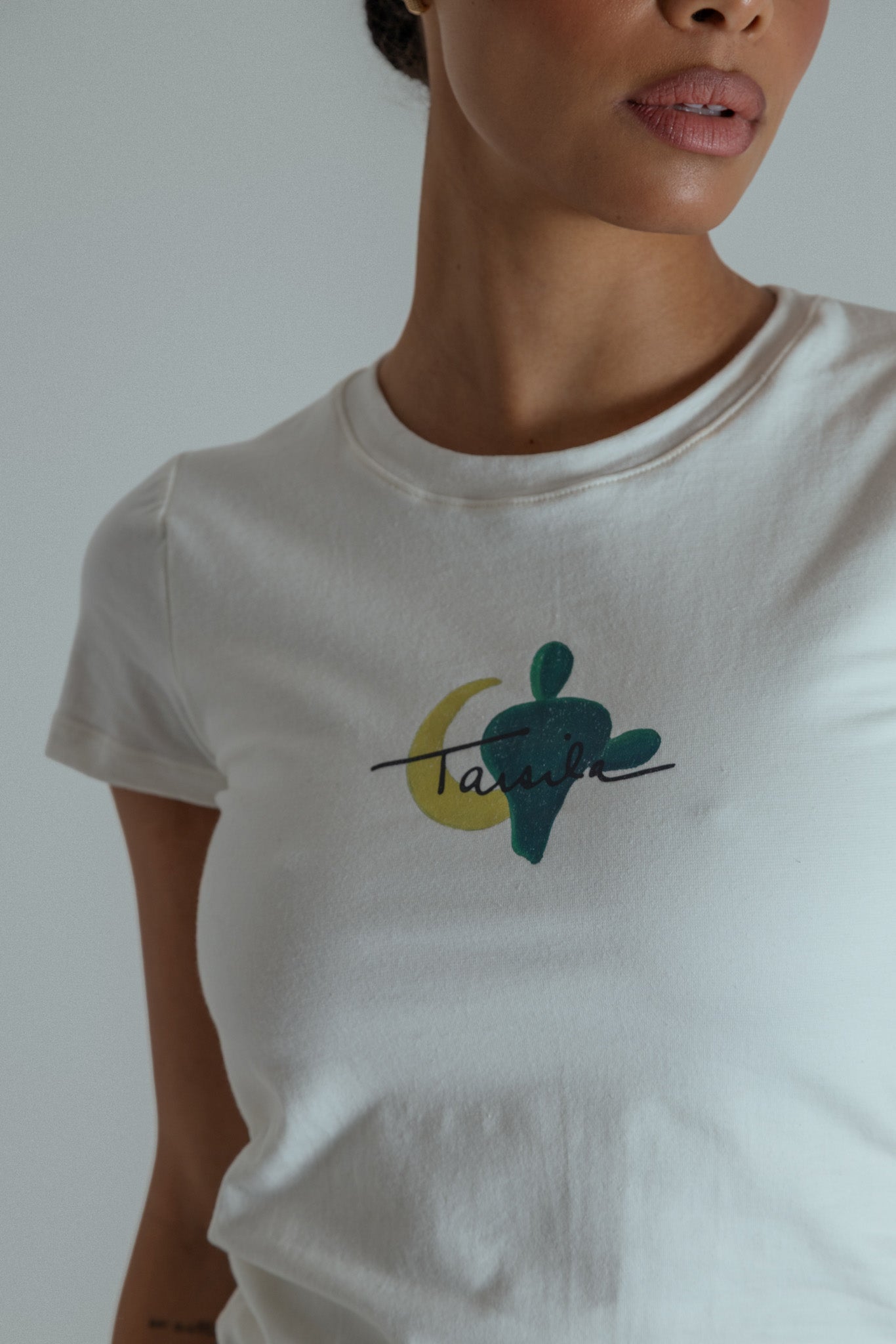 baby tee lua collab tarsila do amaral