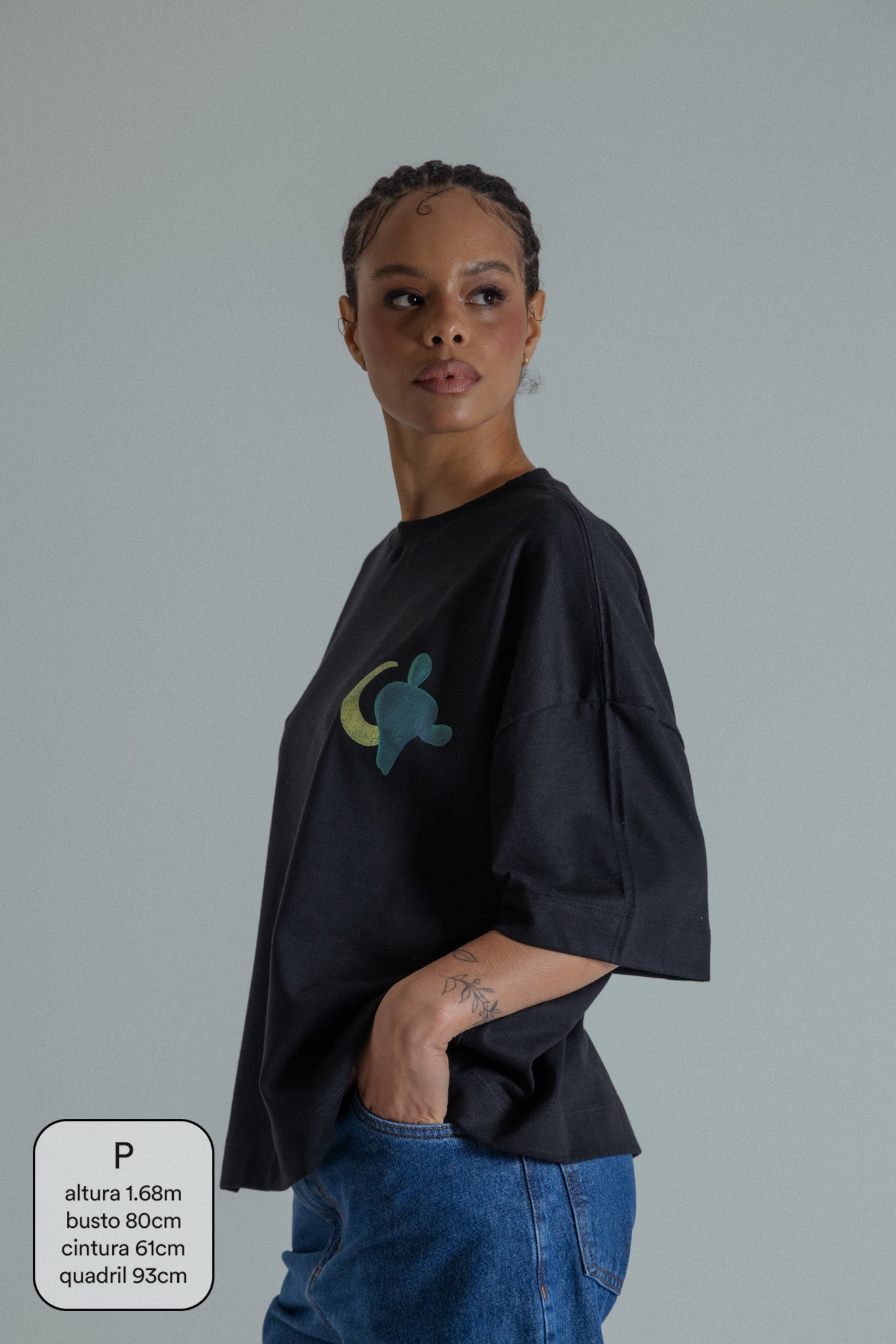 camisetão lua collab tarsila do amaral