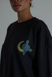 camisetão lua collab tarsila do amaral