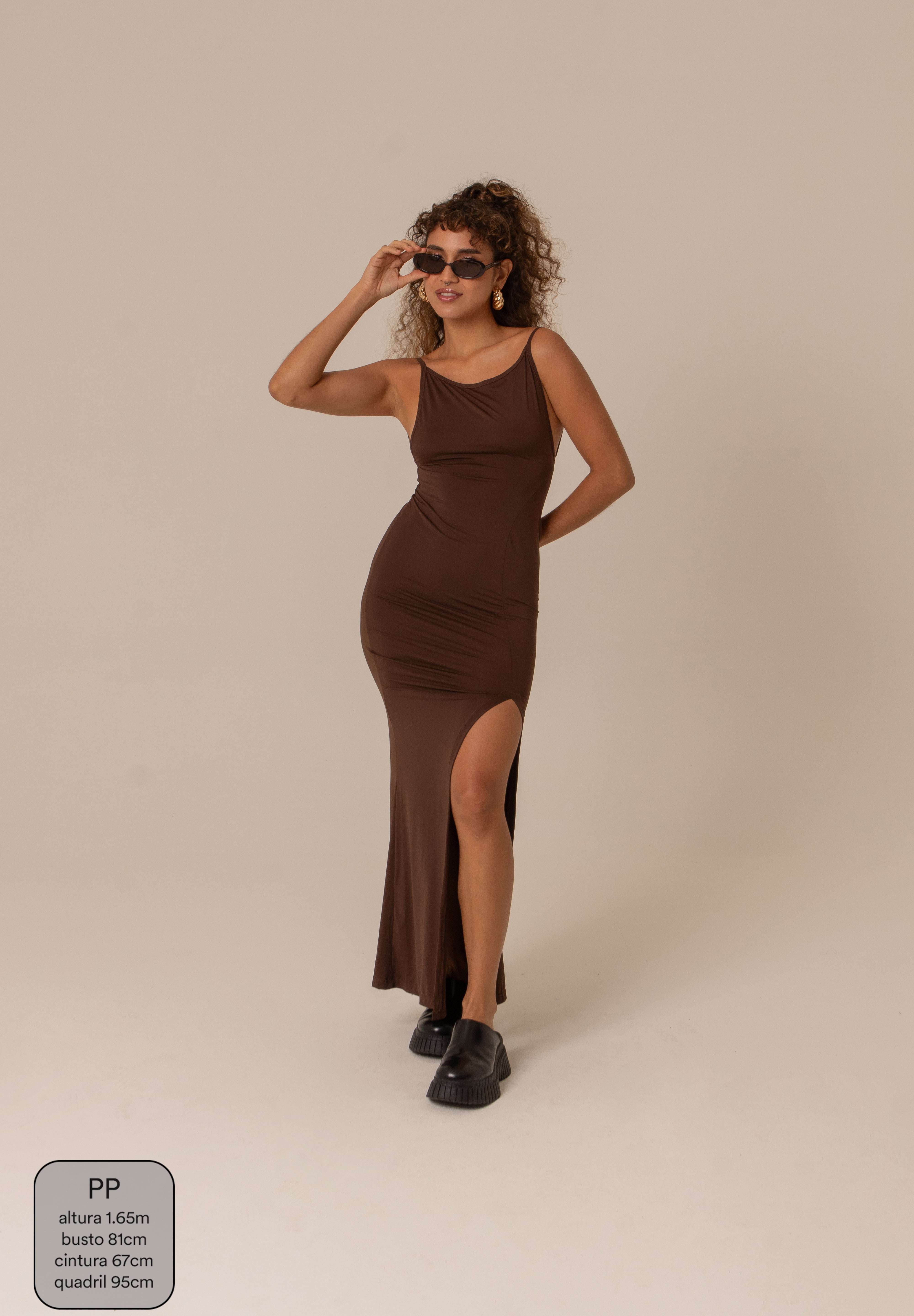 vestido kim | vestido com costas abertas e fenda