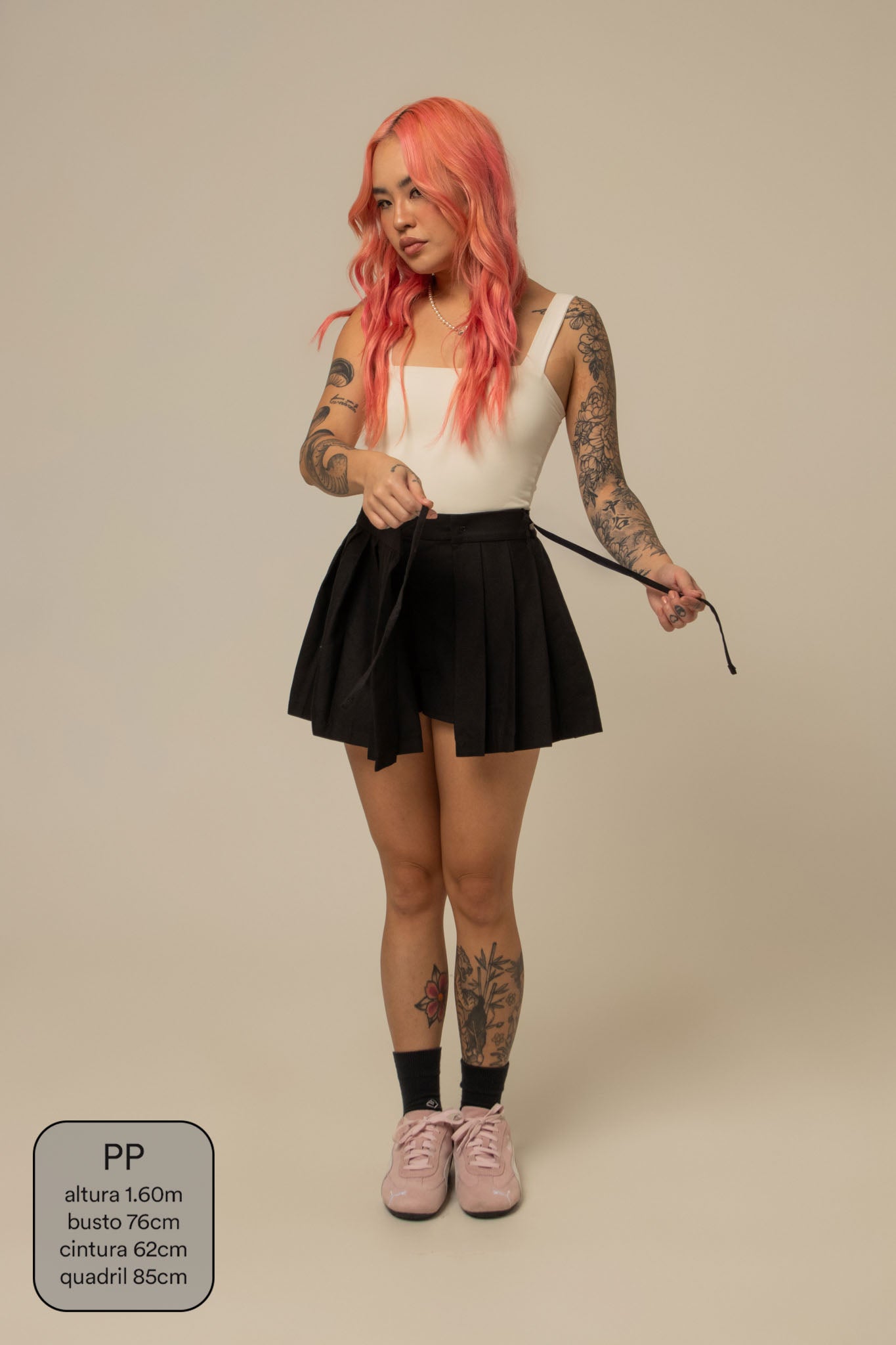 mini saia shorts plissada chefa