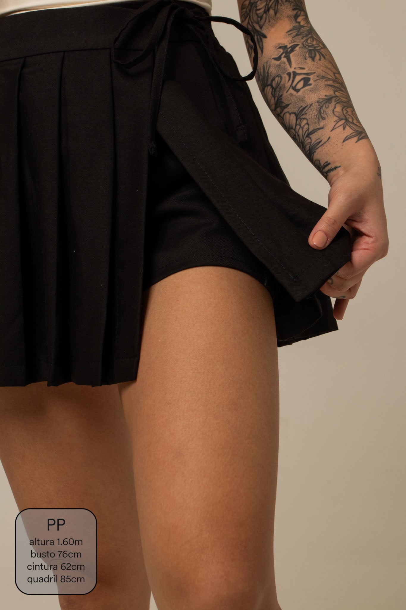 mini saia shorts plissada chefa