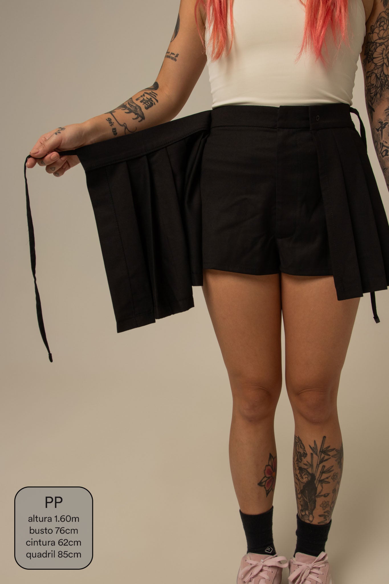 mini saia shorts plissada chefa